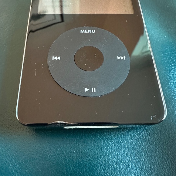 Classic iPod 5th Generation - Picture 2 of 8
